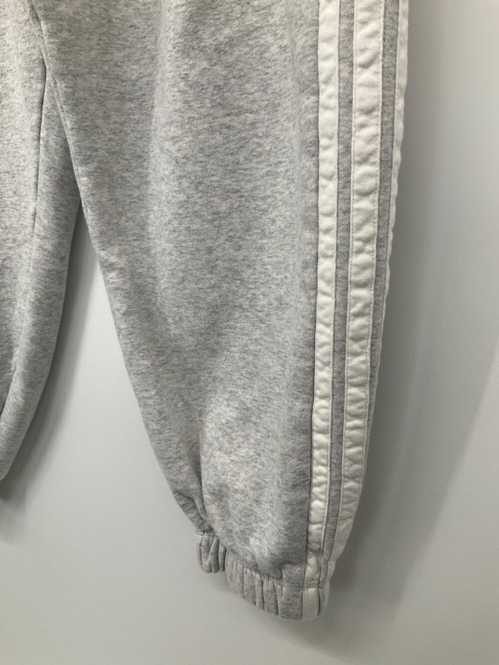 Adidas Essentials 3-Stripes Fleece Loose-Fit Sweatpants, Size XL, Grey/White - Picture 5 of 8